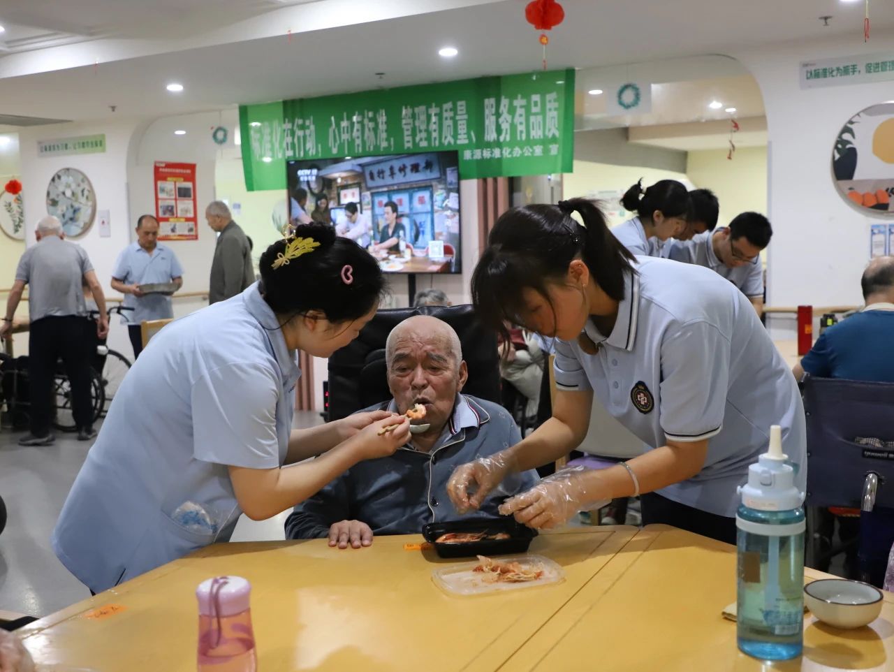 <b>青春映夕阳，共谱晚晴曲 | 高中生在养老机构的社会实践，原来可以这么嗨</b>