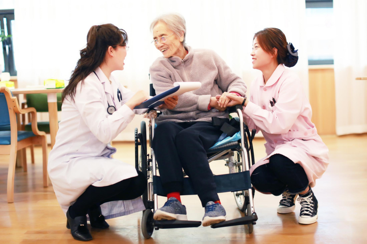 <b>“透析陪诊+绿色通道” | 康源养老让职场子女“零负担”尽孝</b>